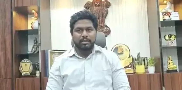 Nellore कमिश्नर वाई ओ नंदन ने प्रमुख जंक्शनों पर ट्रैफिक सिग्नलिंग का निरीक्षण किया