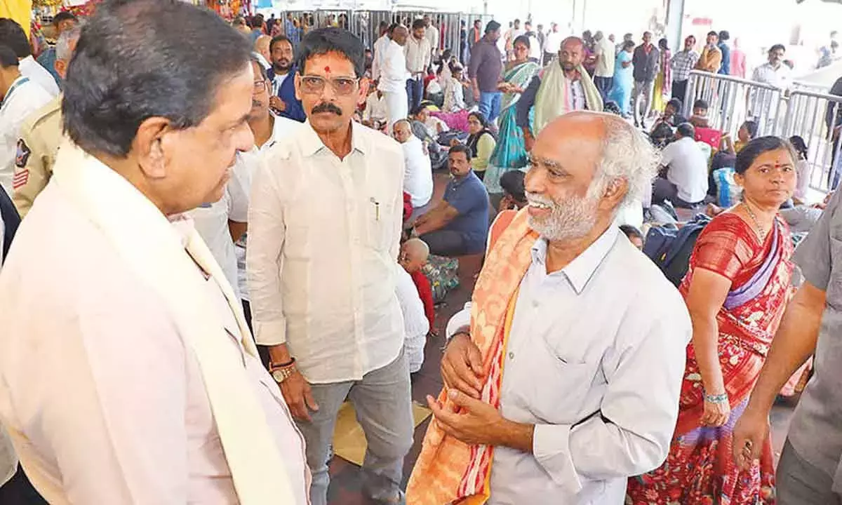 TTD चेयरमैन ने भक्तों से बातचीत की, फीडबैक लिया TTD चेयरमैन ने भक्तों से बातचीत की, फीडबैक लिया