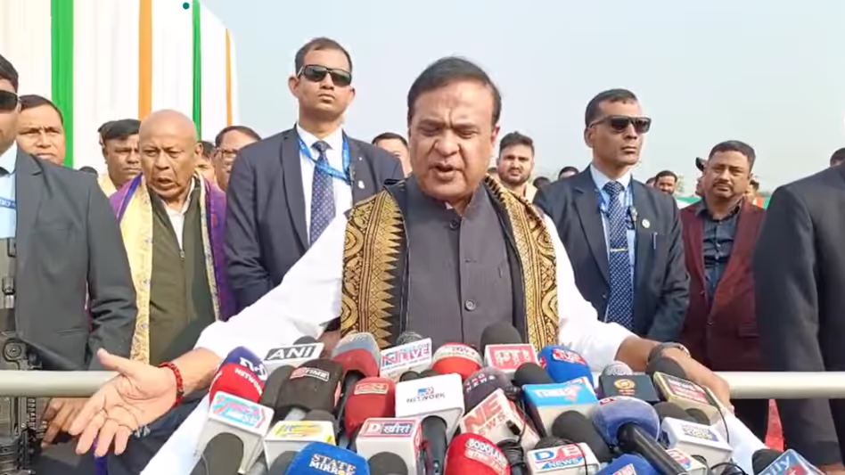 असम के CM ने कांग्रेस पर चुनावी सहानुभूति के लिए हिंसा की साजिश रचने का आरोप असम के CM ने कांग्रेस पर चुनावी सहानुभूति के लिए हिंसा की साजिश रचने का आरोप