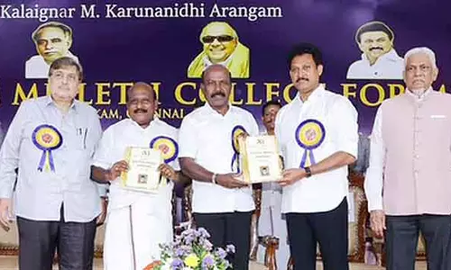 DMK सरकार अल्पसंख्यक लोगों के लिए सुरक्षा कवच है: मंत्री कोवी चेझियान DMK सरकार अल्पसंख्यक लोगों के लिए सुरक्षा कवच है: मंत्री कोवी चेझियान