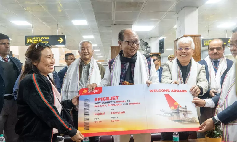 Manipur CM ने इंफाल से स्पाइसजेट की नई डायरेक्ट फ्लाइट की शुरूआत की Manipur CM ने इंफाल से स्पाइसजेट की नई डायरेक्ट फ्लाइट की शुरूआत की