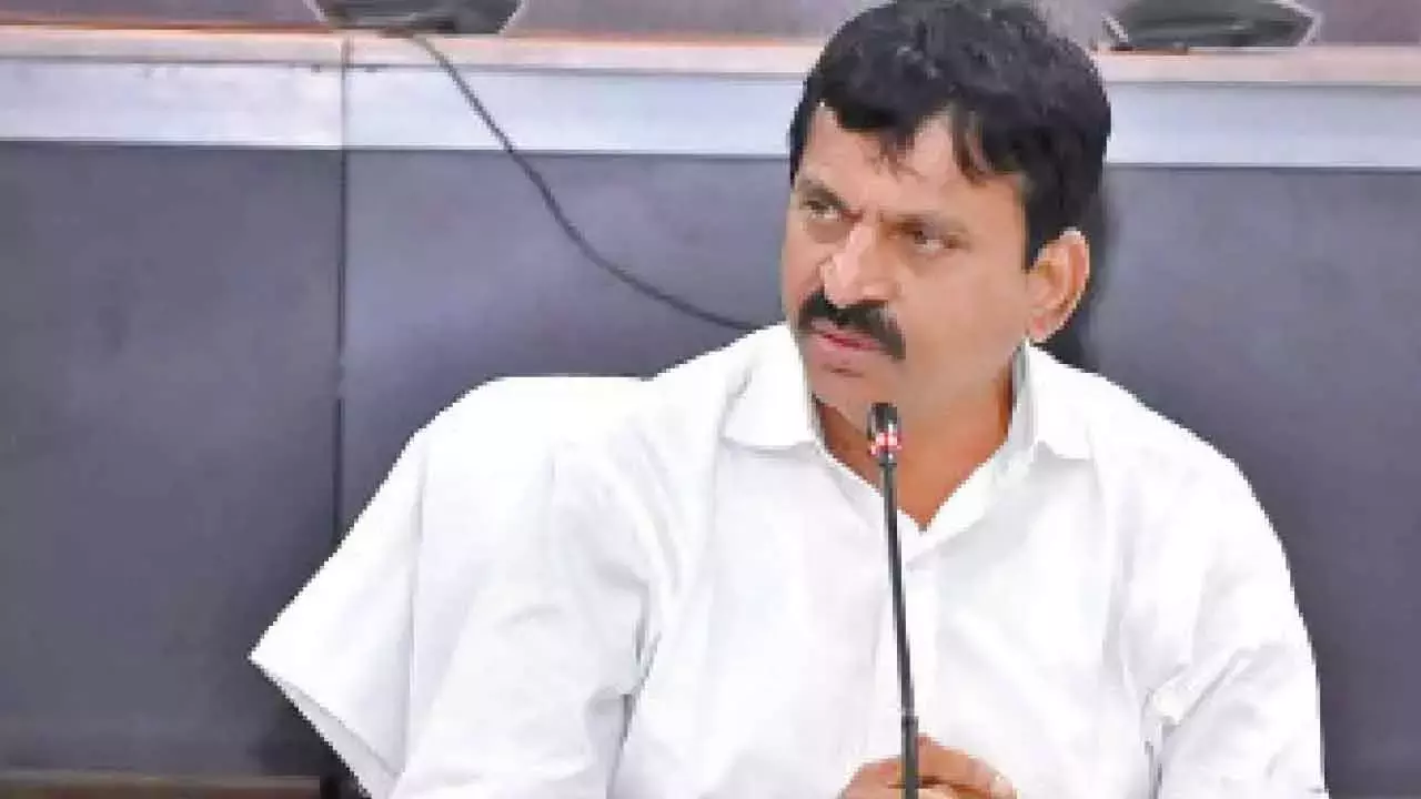 Telangana: BRS नेता अभी भी फोन टैप कर रहे हैं, पोंगुलेटी गुस्से में Telangana: BRS नेता अभी भी फोन टैप कर रहे हैं, पोंगुलेटी गुस्से में