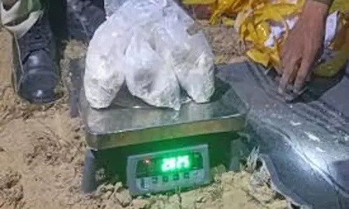 Rajasthan: पाक की ड्रोन घुसपैठ नाकाम, 10 करोड़ की हेरोइन बरामद Rajasthan: पाक की ड्रोन घुसपैठ नाकाम, 10 करोड़ की हेरोइन बरामद