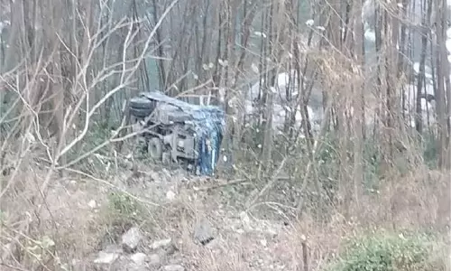 Uttarkashi: 35 वर्षीय जवान की दर्दनाक मौत, गांव मातम Uttarkashi: 35 वर्षीय जवान की दर्दनाक मौत, गांव मातम