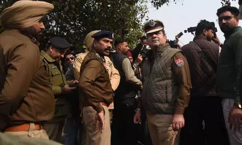 Operation Prahar के दौरान पंजाबी सिंगर और उसका भाई हेरोइन के साथ गिरफ्तार Operation Prahar के दौरान पंजाबी सिंगर और उसका भाई हेरोइन के साथ गिरफ्तार