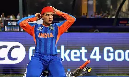 Opening बैट्समैन अभिषेक शर्मा पेट में इन्फेक्शन के कारण हॉस्पिटल में भर्ती Opening बैट्समैन अभिषेक शर्मा पेट में इन्फेक्शन के कारण हॉस्पिटल में भर्ती