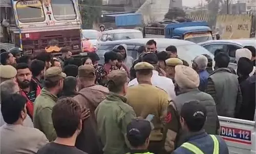Jammu Kashmier: गौ क्रूरता के खिलाफ सड़कों पर उतरे युवा Jammu Kashmier: गौ क्रूरता के खिलाफ सड़कों पर उतरे युवा