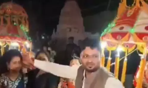 DJ में डांस कर रहे बारातियों को कैप्सूल वाहन ने रौंदा, मची चीखपुकार DJ में डांस कर रहे बारातियों को कैप्सूल वाहन ने रौंदा, मची चीखपुकार