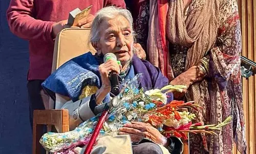 पंजाबी थिएटर की जानी-मानी कलाकार Neena Tiwana को इस फील्ड में लाइफटाइम योगदान के लिए सम्मानित किया