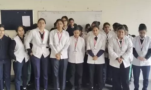 Hisar के प्राइवेट नर्सिंग कॉलेज के स्टूडेंट्स ने किया विरोध प्रदर्शन