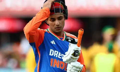 Sports: पाक मैच से बाहर हो सकते हैं अभिषेक Sports: पाक मैच से बाहर हो सकते हैं अभिषेक