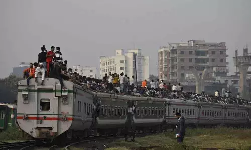 Bangladesh चुनाव से पहले भारी भीड़