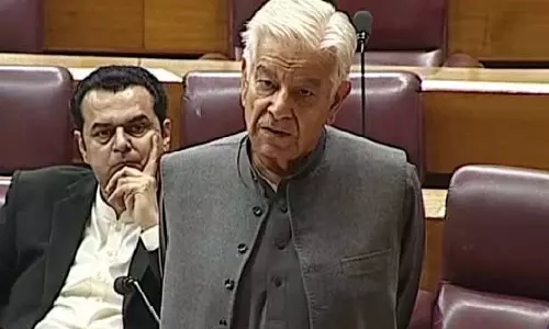 America पर ख्वाजा आसिफ का हमला, पाकिस्तान के साथ बर्ताव पर सवाल America पर ख्वाजा आसिफ का हमला, पाकिस्तान के साथ बर्ताव पर सवाल