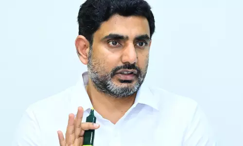 Nara Lokesh ने छात्रों को आश्वासन दिया, फीस बकाया चुका दिया गया