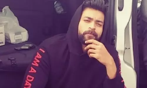 Tholiprema के 8 साल पूरे, वरुण कोनिडेला ने जताई खुशी Tholiprema के 8 साल पूरे, वरुण कोनिडेला ने जताई खुशी