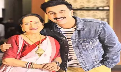 आ अब लौट चलें के सेट पर ऋषि कपूर के साथ आते थे रणबीर कपूर, हिमानी शिवपुरी ने शेयर की पुरानी यादें आ अब लौट चलें के सेट पर ऋषि कपूर के साथ आते थे रणबीर कपूर, हिमानी शिवपुरी ने शेयर की पुरानी यादें