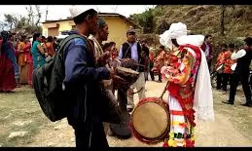 Haldwani: ढोल-नगाड़ों की ताल पर भक्तों की उमंग Haldwani: ढोल-नगाड़ों की ताल पर भक्तों की उमंग