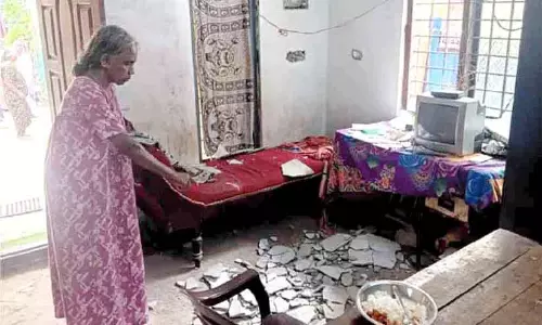 Kerala : छत से सीमेंट गिरने से हाउसवाइफ घायल