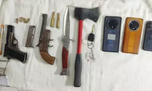 Sonpur में डकैती की कोशिश नाकाम, हथियार-बम के साथ तीन गिरफ्तार Sonpur में डकैती की कोशिश नाकाम, हथियार-बम के साथ तीन गिरफ्तार