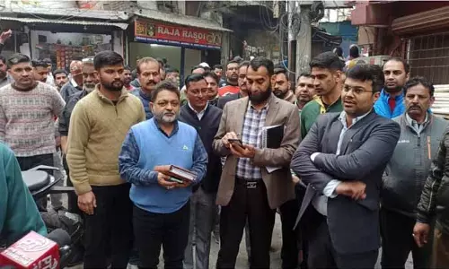 JMC कमिश्नर ने शहर के इलाकों में सफ़ाई का जायज़ा लिया, सख़्ती से लागू करने का आदेश दिया JMC कमिश्नर ने शहर के इलाकों में सफ़ाई का जायज़ा लिया, सख़्ती से लागू करने का आदेश दिया