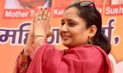 Gairsain: विधानसभा अध्यक्ष ऋतु खण्डूडी भूषण ने कलाकारों को सम्मानित किया Gairsain: विधानसभा अध्यक्ष ऋतु खण्डूडी भूषण ने कलाकारों को सम्मानित किया