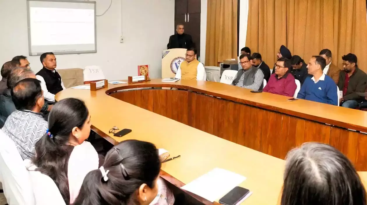 Hisar: सफलता के लिए प्रशिक्षण और नई तकनीक अपनाएं: डाॅ. मनाेज Hisar: सफलता के लिए प्रशिक्षण और नई तकनीक अपनाएं: डाॅ. मनाेज