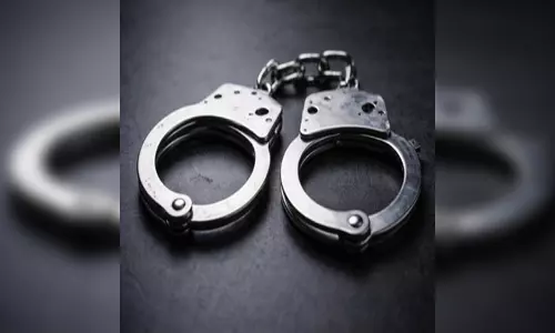 क्राइम ब्रांच ने हत्या की कोशिश के फरार खतरनाक आरोपी को गिरफ्तार किया क्राइम ब्रांच ने हत्या की कोशिश के फरार खतरनाक आरोपी को गिरफ्तार किया