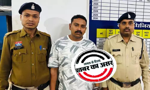 आरक्षक हिमांशु बर्मन गिरफ्तार, चिट्टा-हेरोइन सप्लाई करने तलाश रहा था ग्राहक आरक्षक हिमांशु बर्मन गिरफ्तार, चिट्टा-हेरोइन सप्लाई करने तलाश रहा था ग्राहक