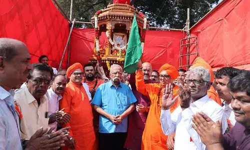 Chikkodi : रथ उत्सव का उद्घाटन आदरणीय द्वारा किया गया Chikkodi : रथ उत्सव का उद्घाटन आदरणीय द्वारा किया गया