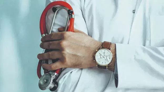 kerala: मेडिकल कॉलेज के डॉक्टर 16 फरवरी से आउटपेशेंट सेवाओं का बहिष्कार kerala: मेडिकल कॉलेज के डॉक्टर 16 फरवरी से आउटपेशेंट सेवाओं का बहिष्कार