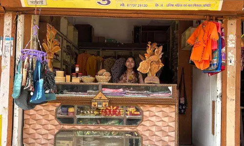 नाबार्ड की दुकान गांव से स्व-सहायता समूह की महिलाएं बन रहीं आत्मनिर्भर नाबार्ड की दुकान गांव से स्व-सहायता समूह की महिलाएं बन रहीं आत्मनिर्भर