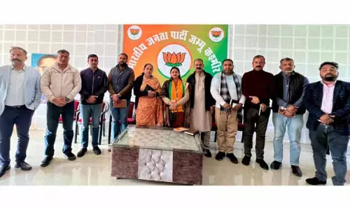Rekha Mahajan ने सभी मोर्चों की मीटिंग की अध्यक्षता की Rekha Mahajan ने सभी मोर्चों की मीटिंग की अध्यक्षता की