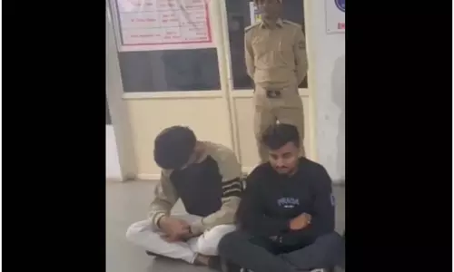 OMG! प्री-वेडिंग शूट पड़ा भारी...पुलिस ने दूल्हा, उसके दोस्तों और कैमरामैन को किया अरेस्ट OMG! प्री-वेडिंग शूट पड़ा भारी...पुलिस ने दूल्हा, उसके दोस्तों और कैमरामैन को किया अरेस्ट