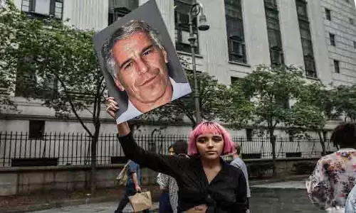 क्या Epstein ने सबूत मिटाने की कोशिश की? फाइलों से पता चलता है कि एसिड की बड़ी खरीद हुई