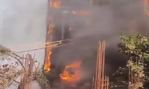 BIG BREAKING: सिद्धि विनायक होटल में उद्घाटन के दिन लगी भीषण आग, 3 लोग झुलसे