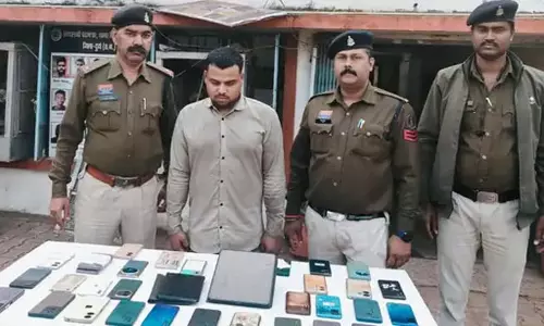 भिलाई में शातिर मोबाइल चोर गिरफ्तार, 6 लाख के मोबाइल जब्त भिलाई में शातिर मोबाइल चोर गिरफ्तार, 6 लाख के मोबाइल जब्त