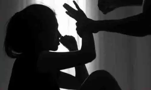 बदनामी के डर से पांच लोगों ने 16 साल की लड़की के साथ gang-raped किया बदनामी के डर से पांच लोगों ने 16 साल की लड़की के साथ gang-raped किया