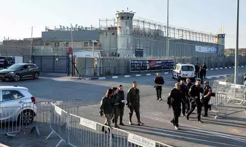Israeli की जेलों में फ़िलिस्तीनी कैदियों की हालात अब भी गंभी Israeli की जेलों में फ़िलिस्तीनी कैदियों की हालात अब भी गंभी