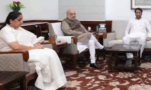 Amit Shah ने सुनेत्रा पवार से मुलाकात की, पार्थ पवार भी मौजूद रहे Amit Shah ने सुनेत्रा पवार से मुलाकात की, पार्थ पवार भी मौजूद रहे