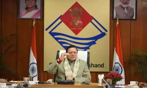 Uttarakhand के मुख्यमंत्री धामी ने रेल सुरंगों में समानांतर सड़कों पर जोर दिया Uttarakhand के मुख्यमंत्री धामी ने रेल सुरंगों में समानांतर सड़कों पर जोर दिया