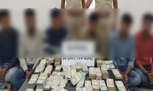 स्मैक के साथ तस्कर सहित सात गिरफ्तार, 58 हजार रुपए बरामद स्मैक के साथ तस्कर सहित सात गिरफ्तार, 58 हजार रुपए बरामद