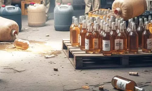 अवैध शराब पर पुलिस का प्रहार, 83 लाख से अधिक की जब्ती अवैध शराब पर पुलिस का प्रहार, 83 लाख से अधिक की जब्ती