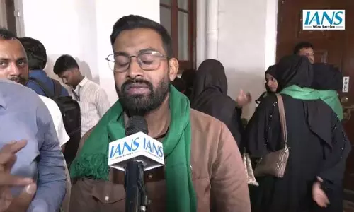 मुंबई में AIMIM कॉर्पोरेटर जमीर कुरैशी ने BMC के फैसले का किया विरोध मुंबई में AIMIM कॉर्पोरेटर जमीर कुरैशी ने BMC के फैसले का किया विरोध