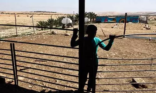 West Bank में इज़राइली सेटलर्स के हमले से 15 फ़िलिस्तीनी परिवार विस्थापित West Bank में इज़राइली सेटलर्स के हमले से 15 फ़िलिस्तीनी परिवार विस्थापित