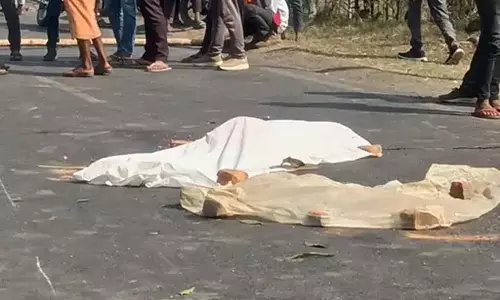 कोयला ट्रेलर की टक्कर से बाइक सवार युवक की मौत, दो घायल कोयला ट्रेलर की टक्कर से बाइक सवार युवक की मौत, दो घायल