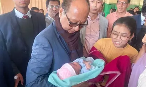 मुख्यमंत्री ने हिंसा प्रभावित लोगों से शांति व विकास के लिए साथ आने की अपील की मुख्यमंत्री ने हिंसा प्रभावित लोगों से शांति व विकास के लिए साथ आने की अपील की