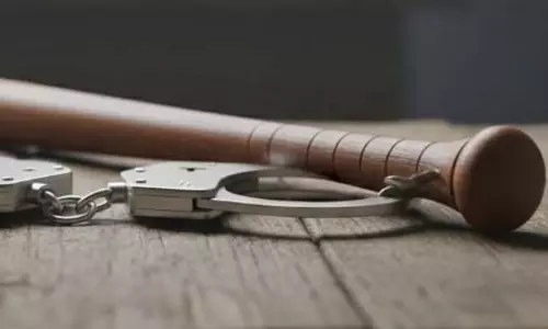 ईरानी डेरा में पुलिस की बड़ी छापेमारी, कई अपराधी गिरफ्तार ईरानी डेरा में पुलिस की बड़ी छापेमारी, कई अपराधी गिरफ्तार
