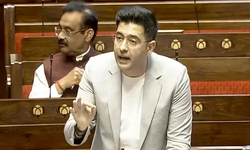 Raghav Chadha ने मतदाताओं को सांसदों और विधायकों को हटाने का अधिकार देने की वकालत की Raghav Chadha ने मतदाताओं को सांसदों और विधायकों को हटाने का अधिकार देने की वकालत की