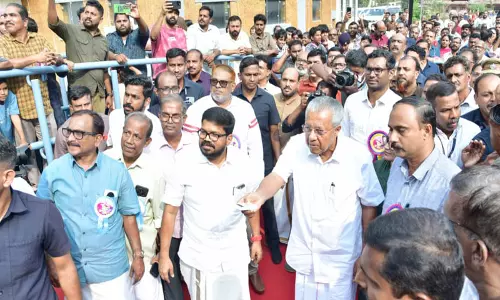 कन्नूर स्थित मुंडेरी सरकारी स्कूल केरल का पहला व्यापक अंतरराष्ट्रीय स्कूल बन गया है: CM विजयन कन्नूर स्थित मुंडेरी सरकारी स्कूल केरल का पहला व्यापक अंतरराष्ट्रीय स्कूल बन गया है: CM विजयन
