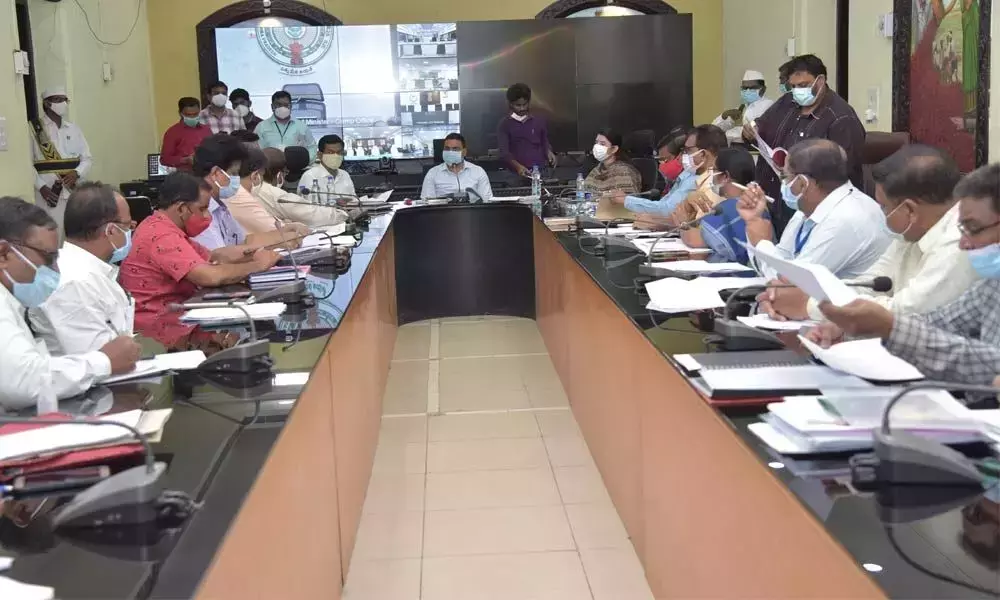 Guntur में जिला स्तरीय बैठक में आजीविका कार्यक्रमों की समीक्षा की गई Guntur में जिला स्तरीय बैठक में आजीविका कार्यक्रमों की समीक्षा की गई